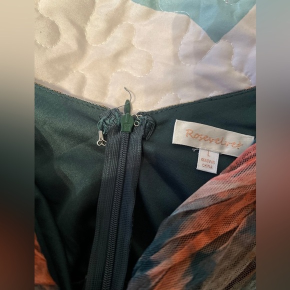 Rosevelvet watercolor ruched dress beautiful like new - Picture 6 of 6